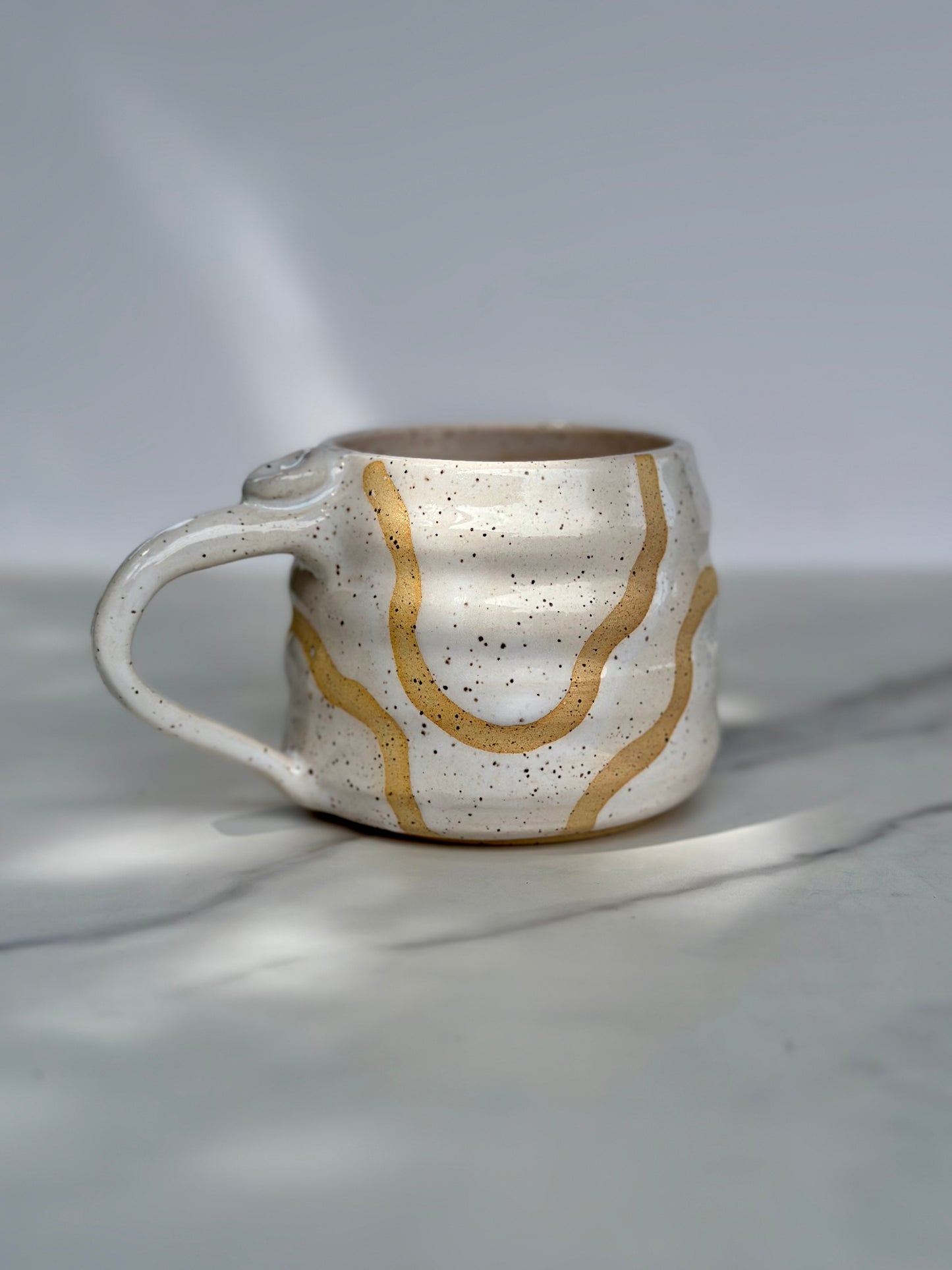 WHTIE ABSTRACT SMALL WAVY MUG